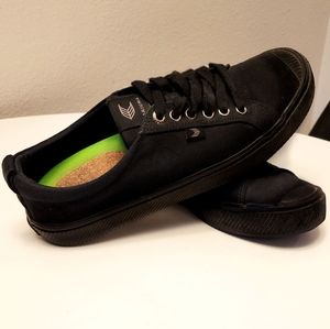 Cariuma Black Sneakers